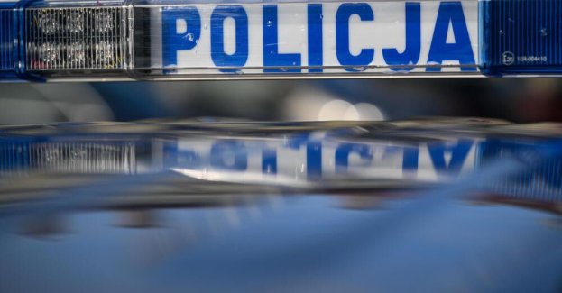 Dolnośląska policja poinformowała na portalu X, że ustalono dwie osoby, które miały publikować w sieci treści nawołujące do nienawiści na tle narodowościowym. „W związku z tragicznym zdarzeniem w Jeleniej Górze, w wyniku którego zginęła 11-letnia dziewczynka, w sieci pojawiło się bardzo wiele nieprawdziwych informacji” - napisano.