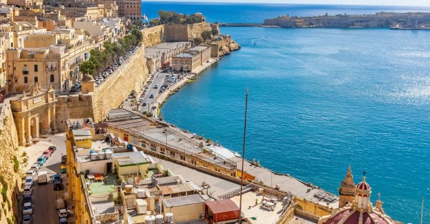Malta to barokowa Valletta, średniowieczna Mdina, skaliste zatoki, jaskinie i rejsy na Comino. Można spędzić tu aktywny weekend albo cały tydzień, każdego dnia odkrywając inne miejsce. Oto co warto zobaczyć na Malcie, i jak ułożyć trasę dopasowaną do długości pobytu.