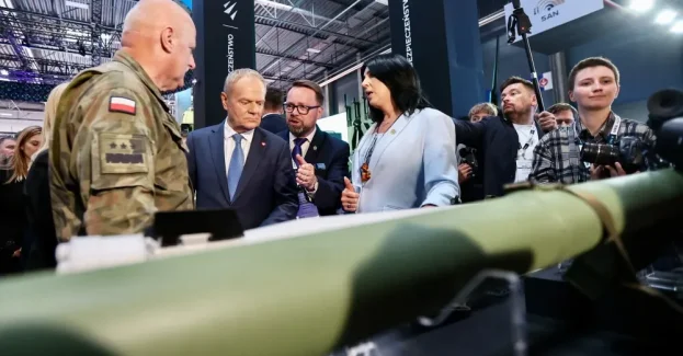Podpisaniem kontraktów opiewających na miliardy złotych oraz frekwencją 45 tys. gości zakończył się w piątek w Kielcach XXXIV Międzynarodowy Salon Przemysłu Obronnego. Podczas gali finałowej ogłoszono, że w przyszłym roku krajem wiodącym wystawy będzie Polska, a krajem partnerskim Turcja.